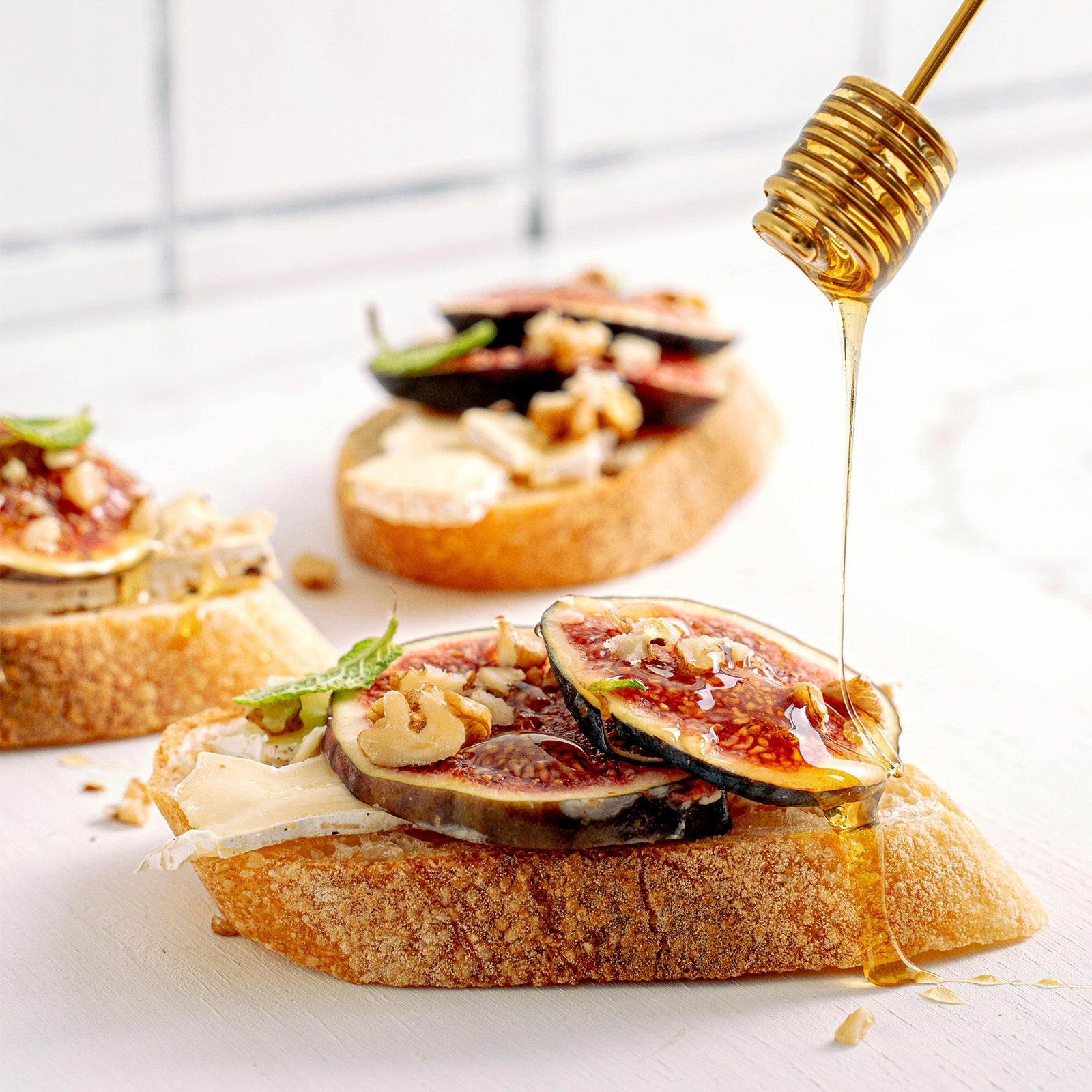 Honey-Ricotta Toast with Roasted Figs & Nuts 🍯🍞