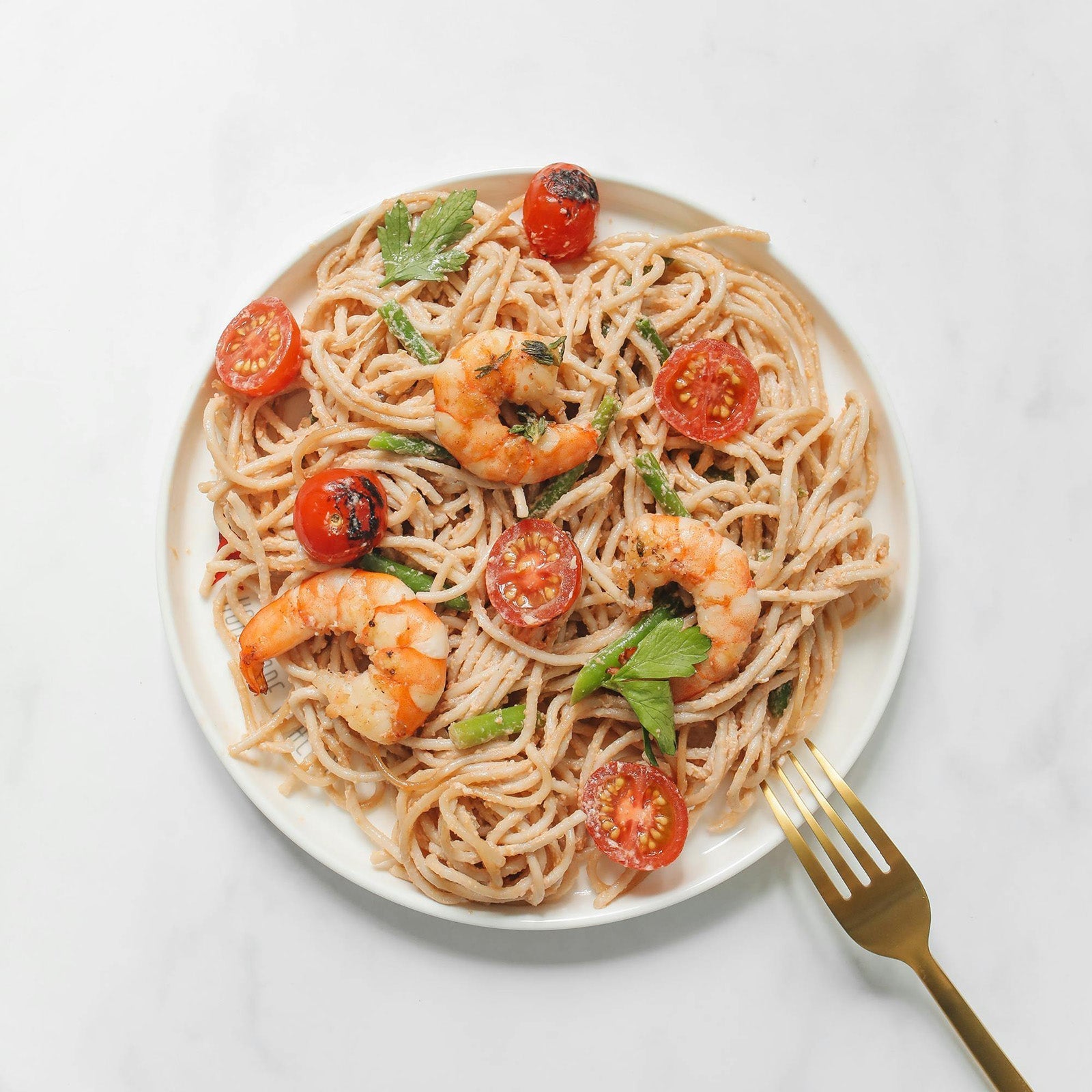 Shrimp spaghetti with cherry tomatoes and parsley